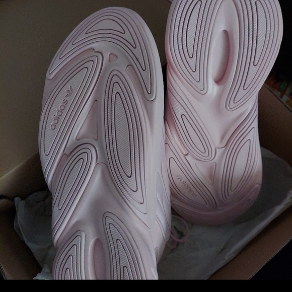 Adidas Ozelia Sneakers - Picture 4 of 4